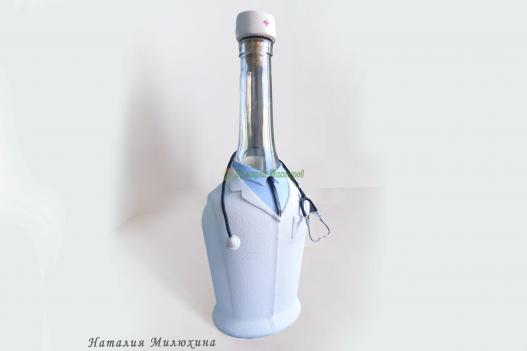 <div style=margin-left:10px><h1>Декор бутылки "Медику" Подарок мужчине врачу на день рождения или день медика</h1><p><a href="/catalog/podarki--suveniry/">Подарунки, сувеніри</a> » <a href="/catalog/podarki--suveniry/podarki/">Подарунки</a></p><i class="fa fa-map-marker"></i> Донецкая область, Мариуполь<br /><br /><div class="socdata"><script src="//yastatic.net/es5-shims/0.0.2/es5-shims.min.js"></script>
                                            <script src="//yastatic.net/share2/share.js"></script>
                                            <div class="ya-share2" data-services="facebook,gplus,twitter,lj,viber,whatsapp,skype" data-counter=""></div></div>