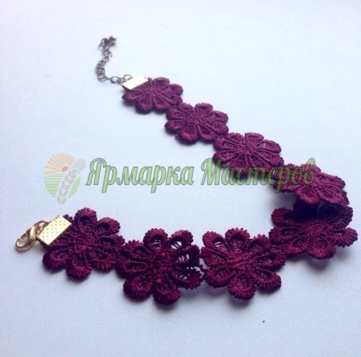 <div style=margin-left:10px><h1>Чокеры ручной работы</h1><p><a href="/catalog/ukrasheniya/">Прикраси</a> » <a href="/catalog/ukrasheniya/aksessuary/">Аксесуари</a></p><i class="fa fa-map-marker"></i> Донецкая область, Славянск<br /><br /><div class="socdata"><script src="//yastatic.net/es5-shims/0.0.2/es5-shims.min.js"></script>
                                            <script src="//yastatic.net/share2/share.js"></script>
                                            <div class="ya-share2" data-services="facebook,gplus,twitter,lj,viber,whatsapp,skype" data-counter=""></div></div>