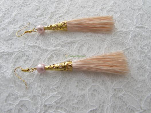 <div style=margin-left:10px><h1>Стильные серги кисточки, ручная работа!!!</h1><p><a href="/catalog/ukrasheniya/">Прикраси</a> » <a href="/catalog/ukrasheniya/aksessuary/">Аксесуари</a></p><i class="fa fa-map-marker"></i> Николаевская область, Николаев<br /><br /><div class="socdata"><script src="//yastatic.net/es5-shims/0.0.2/es5-shims.min.js"></script>
                                            <script src="//yastatic.net/share2/share.js"></script>
                                            <div class="ya-share2" data-services="facebook,gplus,twitter,lj,viber,whatsapp,skype" data-counter=""></div></div>