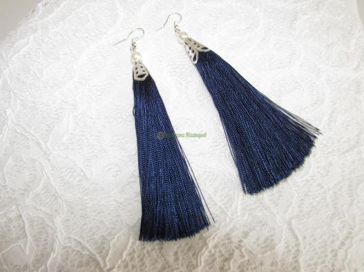 <div style=margin-left:10px><h1>Стильные серги кисточки, ручная работа!!!</h1><p><a href="/catalog/ukrasheniya/">Прикраси</a> » <a href="/catalog/ukrasheniya/aksessuary/">Аксесуари</a></p><i class="fa fa-map-marker"></i> Николаевская область, Николаев<br /><br /><div class="socdata"><script src="//yastatic.net/es5-shims/0.0.2/es5-shims.min.js"></script>
                                            <script src="//yastatic.net/share2/share.js"></script>
                                            <div class="ya-share2" data-services="facebook,gplus,twitter,lj,viber,whatsapp,skype" data-counter=""></div></div>