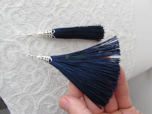 <div style=margin-left:10px><h1>Стильные серги кисточки, ручная работа!!!</h1><p><a href="/catalog/ukrasheniya/">Прикраси</a> » <a href="/catalog/ukrasheniya/aksessuary/">Аксесуари</a></p><i class="fa fa-map-marker"></i> Николаевская область, Николаев<br /><br /><div class="socdata"><script src="//yastatic.net/es5-shims/0.0.2/es5-shims.min.js"></script>
                                            <script src="//yastatic.net/share2/share.js"></script>
                                            <div class="ya-share2" data-services="facebook,gplus,twitter,lj,viber,whatsapp,skype" data-counter=""></div></div>