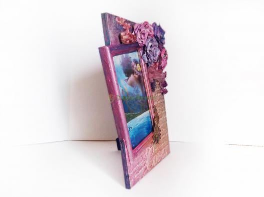 <div style=margin-left:10px><h1>Романтическая фоторамка "Счастливые моменты" Рамка для фото ручной работы</h1><p><a href="/catalog/podarki--suveniry/">Подарунки, сувеніри</a> » <a href="/catalog/podarki--suveniry/podarki/">Подарунки</a></p><i class="fa fa-map-marker"></i> Донецкая область, Мариуполь<br /><br /><div class="socdata"><script src="//yastatic.net/es5-shims/0.0.2/es5-shims.min.js"></script>
                                            <script src="//yastatic.net/share2/share.js"></script>
                                            <div class="ya-share2" data-services="facebook,gplus,twitter,lj,viber,whatsapp,skype" data-counter=""></div></div>