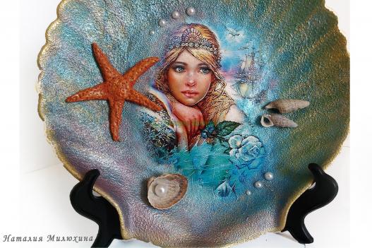 <div style=margin-left:10px><h1>Декор для дома в морском стиле. Декоративная тарелка </h1><p><a href="/catalog/dekor/">Декор</a> » <a href="/catalog/dekor/posuda/">Посуд</a></p><i class="fa fa-map-marker"></i> Донецкая область, Мариуполь<br /><br /><div class="socdata"><script src="//yastatic.net/es5-shims/0.0.2/es5-shims.min.js"></script>
                                            <script src="//yastatic.net/share2/share.js"></script>
                                            <div class="ya-share2" data-services="facebook,gplus,twitter,lj,viber,whatsapp,skype" data-counter=""></div></div>