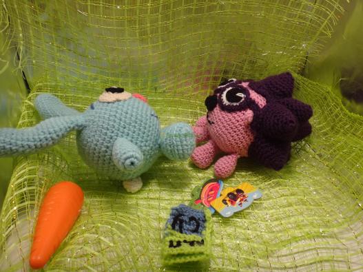 <div style=margin-left:10px><h1>Вязаные Смешарики</h1><p><a href="/catalog/podarki--suveniry/">Подарунки, сувеніри</a> » <a href="/catalog/podarki--suveniry/igrushki/">Iграшки</a></p><i class="fa fa-map-marker"></i> Хмельницкая область, Хмельницкий<br /><br /><div class="socdata"><script src="//yastatic.net/es5-shims/0.0.2/es5-shims.min.js"></script>
                                            <script src="//yastatic.net/share2/share.js"></script>
                                            <div class="ya-share2" data-services="facebook,gplus,twitter,lj,viber,whatsapp,skype" data-counter=""></div></div>