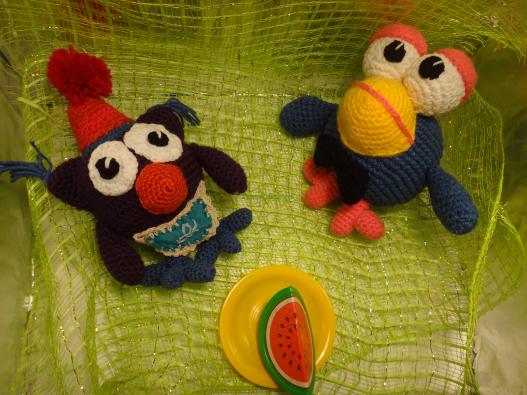 <div style=margin-left:10px><h1>Вязаные Смешарики</h1><p><a href="/catalog/podarki--suveniry/">Подарунки, сувеніри</a> » <a href="/catalog/podarki--suveniry/igrushki/">Iграшки</a></p><i class="fa fa-map-marker"></i> Хмельницкая область, Хмельницкий<br /><br /><div class="socdata"><script src="//yastatic.net/es5-shims/0.0.2/es5-shims.min.js"></script>
                                            <script src="//yastatic.net/share2/share.js"></script>
                                            <div class="ya-share2" data-services="facebook,gplus,twitter,lj,viber,whatsapp,skype" data-counter=""></div></div>