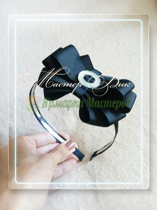 <div style=margin-left:10px><h1>Аксессуары для волос в школу,офис</h1><p><a href="/catalog/aksessuary/">Аксесуари</a> » <a href="/catalog/aksessuary/banty/">Банти</a></p><i class="fa fa-map-marker"></i> Полтавская область, Полтава<br /><br /><div class="socdata"><script src="//yastatic.net/es5-shims/0.0.2/es5-shims.min.js"></script>
                                            <script src="//yastatic.net/share2/share.js"></script>
                                            <div class="ya-share2" data-services="facebook,gplus,twitter,lj,viber,whatsapp,skype" data-counter=""></div></div>