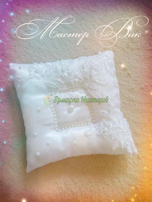 <div style=margin-left:10px><h1>Аксессуары для свадьбы</h1><p><a href="/catalog/ukrasheniya/">Прикраси</a> » <a href="/catalog/ukrasheniya/aksessuary/">Аксесуари</a></p><i class="fa fa-map-marker"></i> Полтавская область, Полтава<br /><br /><script src="//yastatic.net/es5-shims/0.0.2/es5-shims.min.js"></script>
                                            <script src="//yastatic.net/share2/share.js"></script>
                                            <div class="ya-share2" data-services="facebook,gplus,twitter,lj,viber,whatsapp,skype" data-counter=""></div><br /><div class="socdata"></div></div>