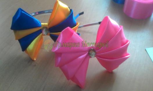 <div style=margin-left:10px><h1>нарядный ободок с бантом</h1><p><a href="/catalog/aksessuary/">Аксесуари</a> » <a href="/catalog/aksessuary/obruchi/">Обручі</a></p><i class="fa fa-map-marker"></i> Николаевская область, Николаев<br /><br /><div class="socdata"><script src="//yastatic.net/es5-shims/0.0.2/es5-shims.min.js"></script>
                                            <script src="//yastatic.net/share2/share.js"></script>
                                            <div class="ya-share2" data-services="facebook,gplus,twitter,lj,viber,whatsapp,skype" data-counter=""></div></div>