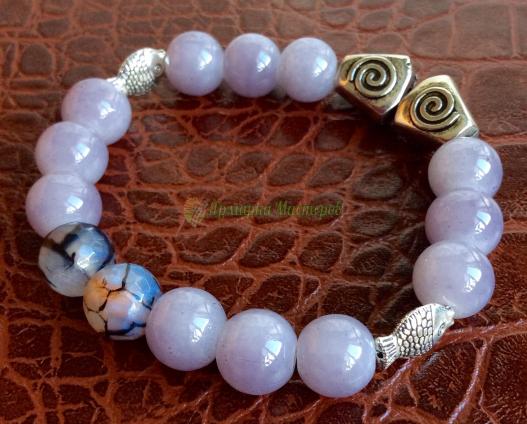 <div style=margin-left:10px><h1>Браслет с натуральными камнями Агат</h1><p><a href="/catalog/ukrasheniya/">Прикраси</a> » <a href="/catalog/ukrasheniya/podarki/">Подарунки</a></p><i class="fa fa-map-marker"></i> Киевская область, Киев<br /><br /><div class="socdata"><script src="//yastatic.net/es5-shims/0.0.2/es5-shims.min.js"></script>
                                            <script src="//yastatic.net/share2/share.js"></script>
                                            <div class="ya-share2" data-services="facebook,gplus,twitter,lj,viber,whatsapp,skype" data-counter=""></div></div>