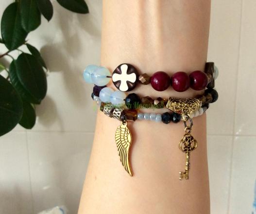 <div style=margin-left:10px><h1>Браслет с натуральными камнями Агат</h1><p><a href="/catalog/ukrasheniya/">Прикраси</a> » <a href="/catalog/ukrasheniya/podarki/">Подарунки</a></p><i class="fa fa-map-marker"></i> Киевская область, Киев<br /><br /><div class="socdata"><script src="//yastatic.net/es5-shims/0.0.2/es5-shims.min.js"></script>
                                            <script src="//yastatic.net/share2/share.js"></script>
                                            <div class="ya-share2" data-services="facebook,gplus,twitter,lj,viber,whatsapp,skype" data-counter=""></div></div>