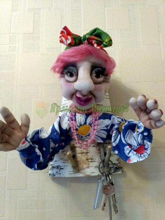 <div style=margin-left:10px><h1>Ключница - Хранительница</h1><p><a href="/catalog/podarki--suveniry/">Подарунки, сувеніри</a> » <a href="/catalog/podarki--suveniry/podarki/">Подарунки</a></p><i class="fa fa-map-marker"></i> Черкасская область, Черкассы<br /><br /><div class="socdata"><script src="//yastatic.net/es5-shims/0.0.2/es5-shims.min.js"></script>
                                            <script src="//yastatic.net/share2/share.js"></script>
                                            <div class="ya-share2" data-services="facebook,gplus,twitter,lj,viber,whatsapp,skype" data-counter=""></div></div>