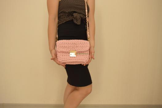 <div style=margin-left:10px><h1>Трикотажные сумочки ручной работы. Нежно розовый, горчица, изумруд.</h1><p><a href="/catalog/rukodelie/">Рукоділля</a> » <a href="/catalog/rukodelie/rukodelie--obschee/">Рукоділля, загальне</a></p><i class="fa fa-map-marker"></i> Одесская область, Одесса<br /><br /><div class="socdata"><script src="//yastatic.net/es5-shims/0.0.2/es5-shims.min.js"></script>
                                            <script src="//yastatic.net/share2/share.js"></script>
                                            <div class="ya-share2" data-services="facebook,gplus,twitter,lj,viber,whatsapp,skype" data-counter=""></div></div>