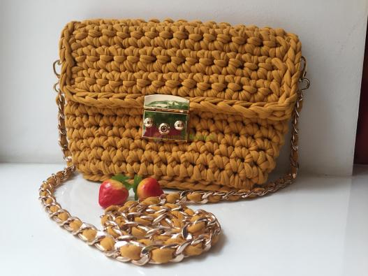 <div style=margin-left:10px><h1>Трикотажные сумочки ручной работы. Нежно розовый, горчица, изумруд.</h1><p><a href="/catalog/rukodelie/">Рукоділля</a> » <a href="/catalog/rukodelie/rukodelie--obschee/">Рукоділля, загальне</a></p><i class="fa fa-map-marker"></i> Одесская область, Одесса<br /><br /><div class="socdata"><script src="//yastatic.net/es5-shims/0.0.2/es5-shims.min.js"></script>
                                            <script src="//yastatic.net/share2/share.js"></script>
                                            <div class="ya-share2" data-services="facebook,gplus,twitter,lj,viber,whatsapp,skype" data-counter=""></div></div>