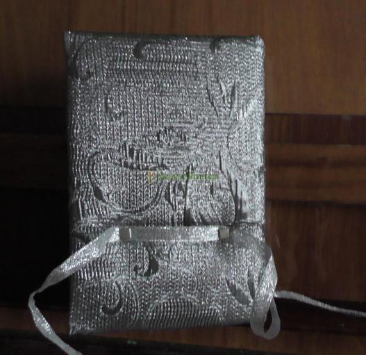 <div style=margin-left:10px><h1>подарочный альбом для фото</h1><p><a href="/catalog/ukrasheniya/">Прикраси</a> » <a href="/catalog/ukrasheniya/podarki/">Подарунки</a></p><i class="fa fa-map-marker"></i> Запорожская область, Запорожье<br /><br /><div class="socdata"><script src="//yastatic.net/es5-shims/0.0.2/es5-shims.min.js"></script>
                                            <script src="//yastatic.net/share2/share.js"></script>
                                            <div class="ya-share2" data-services="facebook,gplus,twitter,lj,viber,whatsapp,skype" data-counter=""></div></div>