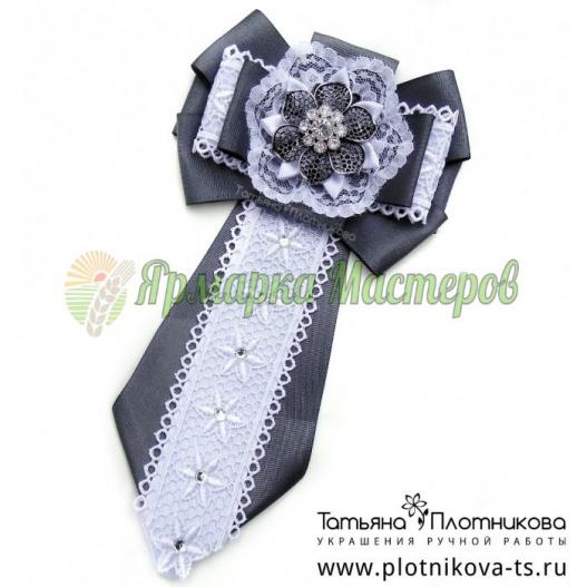 <div style=margin-left:10px><h1>галстук для школьницы</h1><p><a href="/catalog/ukrasheniya/">Прикраси</a> » <a href="/catalog/ukrasheniya/aksessuary/">Аксесуари</a></p><i class="fa fa-map-marker"></i> Луганская область, Сватово<br /><br /><div class="socdata"><script src="//yastatic.net/es5-shims/0.0.2/es5-shims.min.js"></script>
                                            <script src="//yastatic.net/share2/share.js"></script>
                                            <div class="ya-share2" data-services="facebook,gplus,twitter,lj,viber,whatsapp,skype" data-counter=""></div></div>