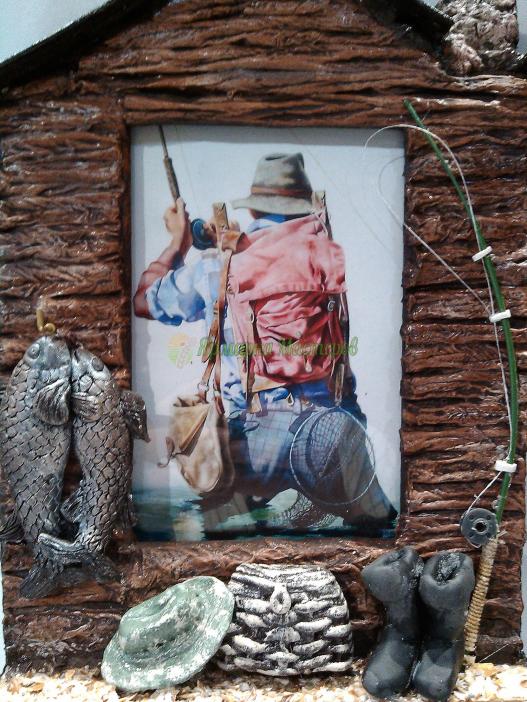 <div style=margin-left:10px><h1>Ключница фоторамка "Клевого клева" Подарок рыбаку</h1><p><a href="/catalog/podarki--suveniry/">Подарунки, сувеніри</a> » <a href="/catalog/podarki--suveniry/podarki/">Подарунки</a></p><i class="fa fa-map-marker"></i> Донецкая область, Мариуполь<br /><br /><div class="socdata"><script src="//yastatic.net/es5-shims/0.0.2/es5-shims.min.js"></script>
                                            <script src="//yastatic.net/share2/share.js"></script>
                                            <div class="ya-share2" data-services="facebook,gplus,twitter,lj,viber,whatsapp,skype" data-counter=""></div></div>