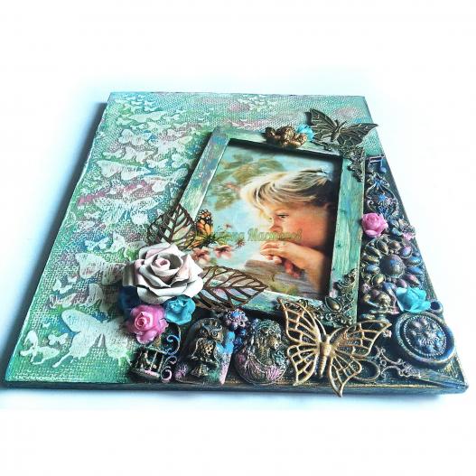 <div style=margin-left:10px><h1>Детская фоторамка для девочки. Декор детской комнаты</h1><p><a href="/catalog/podarki--suveniry/">Подарунки, сувеніри</a> » <a href="/catalog/podarki--suveniry/podarki/">Подарунки</a></p><i class="fa fa-map-marker"></i> Донецкая область, Мариуполь<br /><br /><div class="socdata"><script src="//yastatic.net/es5-shims/0.0.2/es5-shims.min.js"></script>
                                            <script src="//yastatic.net/share2/share.js"></script>
                                            <div class="ya-share2" data-services="facebook,gplus,twitter,lj,viber,whatsapp,skype" data-counter=""></div></div>