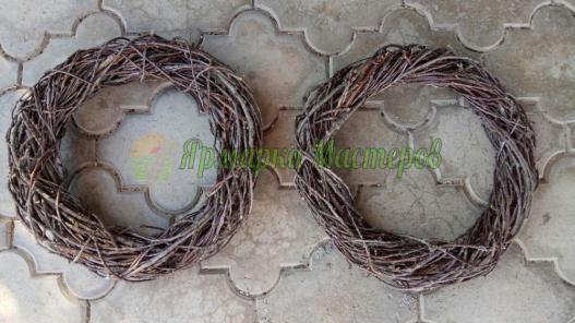 <div style=margin-left:10px><h1>Венок. Основа, заготовка для венка </h1><p><a href="/catalog/dekor/">Декор</a> » <a href="/catalog/dekor/drugoe/">Iнше</a></p><i class="fa fa-map-marker"></i> Киевская область, Киев<br /><br /><div class="socdata"><script src="//yastatic.net/es5-shims/0.0.2/es5-shims.min.js"></script>
                                            <script src="//yastatic.net/share2/share.js"></script>
                                            <div class="ya-share2" data-services="facebook,gplus,twitter,lj,viber,whatsapp,skype" data-counter=""></div></div>