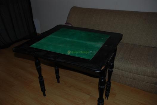 <div style=margin-left:10px><h1>Винтажный ломберный столик (для игры в карты, покер) </h1><p><a href="/catalog/dekor/">Декор</a> » <a href="/catalog/dekor/mebel/">Меблі</a></p><i class="fa fa-map-marker"></i> Киевская область, Ирпень<br /><br /><div class="socdata"><script src="//yastatic.net/es5-shims/0.0.2/es5-shims.min.js"></script>
                                            <script src="//yastatic.net/share2/share.js"></script>
                                            <div class="ya-share2" data-services="facebook,gplus,twitter,lj,viber,whatsapp,skype" data-counter=""></div></div>