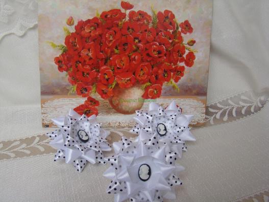 <div style=margin-left:10px><h1>Банты школьные</h1><p><a href="/catalog/aksessuary/">Аксесуари</a> » <a href="/catalog/aksessuary/banty/">Банти</a></p><i class="fa fa-map-marker"></i> Киевская область, Киев<br /><br /><div class="socdata"><script src="//yastatic.net/es5-shims/0.0.2/es5-shims.min.js"></script>
                                            <script src="//yastatic.net/share2/share.js"></script>
                                            <div class="ya-share2" data-services="facebook,gplus,twitter,lj,viber,whatsapp,skype" data-counter=""></div></div>