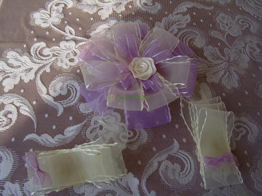 <div style=margin-left:10px><h1>Бант на выписку из роддома для девочки</h1><p><a href="/catalog/aksessuary/">Аксесуари</a> » <a href="/catalog/aksessuary/banty/">Банти</a></p><i class="fa fa-map-marker"></i> Киевская область, Киев<br /><br /><div class="socdata"><script src="//yastatic.net/es5-shims/0.0.2/es5-shims.min.js"></script>
                                            <script src="//yastatic.net/share2/share.js"></script>
                                            <div class="ya-share2" data-services="facebook,gplus,twitter,lj,viber,whatsapp,skype" data-counter=""></div></div>