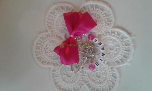 <div style=margin-left:10px><h1>Іменні брошки для маленьких модників</h1><p><a href="/catalog/ukrasheniya/">Прикраси</a> » <a href="/catalog/ukrasheniya/aksessuary/">Аксесуари</a></p><i class="fa fa-map-marker"></i> Ивано-Франковская область, Ивано-Франковск<br /><br /><div class="socdata"><script src="//yastatic.net/es5-shims/0.0.2/es5-shims.min.js"></script>
                                            <script src="//yastatic.net/share2/share.js"></script>
                                            <div class="ya-share2" data-services="facebook,gplus,twitter,lj,viber,whatsapp,skype" data-counter=""></div></div>