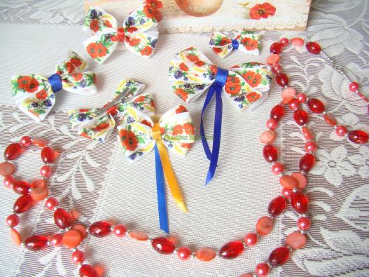 <div style=margin-left:10px><h1>Банты репсовые в украинском стиле</h1><p><a href="/catalog/aksessuary/">Аксесуари</a> » <a href="/catalog/aksessuary/banty/">Банти</a></p><i class="fa fa-map-marker"></i> Киевская область, Киев<br /><br /><div class="socdata"><script src="//yastatic.net/es5-shims/0.0.2/es5-shims.min.js"></script>
                                            <script src="//yastatic.net/share2/share.js"></script>
                                            <div class="ya-share2" data-services="facebook,gplus,twitter,lj,viber,whatsapp,skype" data-counter=""></div></div>