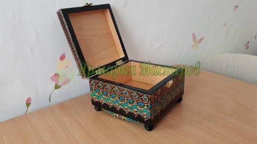 <div style=margin-left:10px><h1>Шкатулка из дерева</h1><p><a href="/catalog/ukrasheniya/">Прикраси</a> » <a href="/catalog/ukrasheniya/podarki/">Подарунки</a></p><i class="fa fa-map-marker"></i> Запорожская область, Орехов<br /><br /><div class="socdata"><script src="//yastatic.net/es5-shims/0.0.2/es5-shims.min.js"></script>
                                            <script src="//yastatic.net/share2/share.js"></script>
                                            <div class="ya-share2" data-services="facebook,gplus,twitter,lj,viber,whatsapp,skype" data-counter=""></div></div>