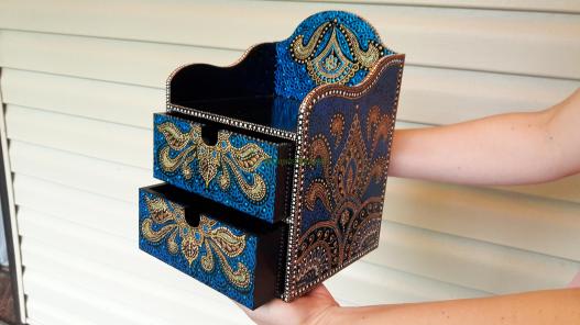 <div style=margin-left:10px><h1>Шкатулка-комод из дерева</h1><p><a href="/catalog/podarki--suveniry/">Подарунки, сувеніри</a> » <a href="/catalog/podarki--suveniry/suveniry/">Сувеніри</a></p><i class="fa fa-map-marker"></i> Запорожская область, Орехов<br /><br /><div class="socdata"><script src="//yastatic.net/es5-shims/0.0.2/es5-shims.min.js"></script>
                                            <script src="//yastatic.net/share2/share.js"></script>
                                            <div class="ya-share2" data-services="facebook,gplus,twitter,lj,viber,whatsapp,skype" data-counter=""></div></div>