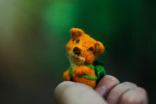 <div style=margin-left:10px><h1>Лисёнок-путешественник</h1><p><a href="/catalog/podarki--suveniry/">Подарунки, сувеніри</a> » <a href="/catalog/podarki--suveniry/igrushki/">Iграшки</a></p><i class="fa fa-map-marker"></i> Ивано-Франковская область, Косов<br /><br /><div class="socdata"><script src="//yastatic.net/es5-shims/0.0.2/es5-shims.min.js"></script>
                                            <script src="//yastatic.net/share2/share.js"></script>
                                            <div class="ya-share2" data-services="facebook,gplus,twitter,lj,viber,whatsapp,skype" data-counter=""></div></div>