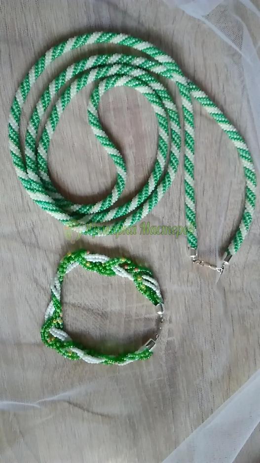 <div style=margin-left:10px><h1>Лариат "Косичька"</h1><p><a href="/catalog/bijuteriya/">Біжутерія</a> » <a href="/catalog/bijuteriya/kole--ojerele/">Кольє, намисто</a></p><i class="fa fa-map-marker"></i> Киевская область, Киев<br /><br /><div class="socdata"><script src="//yastatic.net/es5-shims/0.0.2/es5-shims.min.js"></script>
                                            <script src="//yastatic.net/share2/share.js"></script>
                                            <div class="ya-share2" data-services="facebook,gplus,twitter,lj,viber,whatsapp,skype" data-counter=""></div></div>