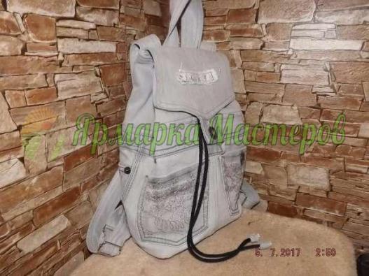 <div style=margin-left:10px><h1>Рюкзак джинсовый</h1><p><a href="/catalog/miniatyury/">Мініатюри</a> » <a href="/catalog/miniatyury/raznoe/">Рiзне</a></p><i class="fa fa-map-marker"></i> Днепропетровская область, Царичанка<br /><br /><div class="socdata"><script src="//yastatic.net/es5-shims/0.0.2/es5-shims.min.js"></script>
                                            <script src="//yastatic.net/share2/share.js"></script>
                                            <div class="ya-share2" data-services="facebook,gplus,twitter,lj,viber,whatsapp,skype" data-counter=""></div></div>