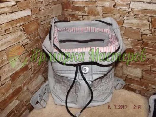 <div style=margin-left:10px><h1>Рюкзак джинсовый</h1><p><a href="/catalog/miniatyury/">Мініатюри</a> » <a href="/catalog/miniatyury/raznoe/">Рiзне</a></p><i class="fa fa-map-marker"></i> Днепропетровская область, Царичанка<br /><br /><div class="socdata"><script src="//yastatic.net/es5-shims/0.0.2/es5-shims.min.js"></script>
                                            <script src="//yastatic.net/share2/share.js"></script>
                                            <div class="ya-share2" data-services="facebook,gplus,twitter,lj,viber,whatsapp,skype" data-counter=""></div></div>