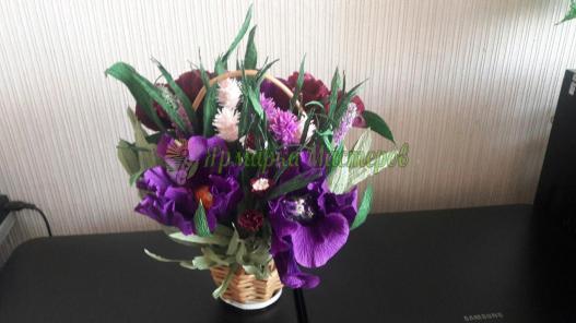 <div style=margin-left:10px><h1>Букеты из конфет</h1><p><a href="/catalog/ukrasheniya/">Прикраси</a> » <a href="/catalog/ukrasheniya/podarki/">Подарунки</a></p><i class="fa fa-map-marker"></i> Донецкая область, Красноармейск<br /><br /><div class="socdata"><script src="//yastatic.net/es5-shims/0.0.2/es5-shims.min.js"></script>
                                            <script src="//yastatic.net/share2/share.js"></script>
                                            <div class="ya-share2" data-services="facebook,gplus,twitter,lj,viber,whatsapp,skype" data-counter=""></div></div>