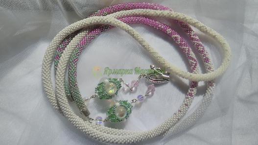 <div style=margin-left:10px><h1>Лариат </h1><p><a href="/catalog/bijuteriya/">Біжутерія</a> » <a href="/catalog/bijuteriya/kole--ojerele/">Кольє, намисто</a></p><i class="fa fa-map-marker"></i> Киевская область, Киев<br /><br /><div class="socdata"><script src="//yastatic.net/es5-shims/0.0.2/es5-shims.min.js"></script>
                                            <script src="//yastatic.net/share2/share.js"></script>
                                            <div class="ya-share2" data-services="facebook,gplus,twitter,lj,viber,whatsapp,skype" data-counter=""></div></div>