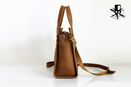 <div style=margin-left:10px><h1>Женская кожаная сумка</h1><p><a href="/catalog/ukrasheniya/">Прикраси</a> » <a href="/catalog/ukrasheniya/aksessuary/">Аксесуари</a></p><i class="fa fa-map-marker"></i> Харьковская область, Харьков<br /><br /><div class="socdata"><script src="//yastatic.net/es5-shims/0.0.2/es5-shims.min.js"></script>
                                            <script src="//yastatic.net/share2/share.js"></script>
                                            <div class="ya-share2" data-services="facebook,gplus,twitter,lj,viber,whatsapp,skype" data-counter=""></div></div>