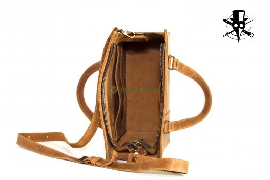 <div style=margin-left:10px><h1>Женская кожаная сумка</h1><p><a href="/catalog/ukrasheniya/">Прикраси</a> » <a href="/catalog/ukrasheniya/aksessuary/">Аксесуари</a></p><i class="fa fa-map-marker"></i> Харьковская область, Харьков<br /><br /><div class="socdata"><script src="//yastatic.net/es5-shims/0.0.2/es5-shims.min.js"></script>
                                            <script src="//yastatic.net/share2/share.js"></script>
                                            <div class="ya-share2" data-services="facebook,gplus,twitter,lj,viber,whatsapp,skype" data-counter=""></div></div>