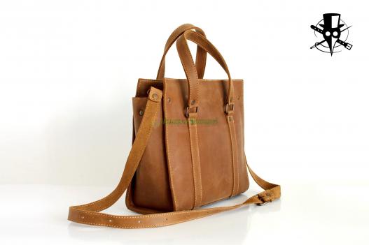 <div style=margin-left:10px><h1>Женская кожаная сумка</h1><p><a href="/catalog/ukrasheniya/">Прикраси</a> » <a href="/catalog/ukrasheniya/aksessuary/">Аксесуари</a></p><i class="fa fa-map-marker"></i> Харьковская область, Харьков<br /><br /><div class="socdata"><script src="//yastatic.net/es5-shims/0.0.2/es5-shims.min.js"></script>
                                            <script src="//yastatic.net/share2/share.js"></script>
                                            <div class="ya-share2" data-services="facebook,gplus,twitter,lj,viber,whatsapp,skype" data-counter=""></div></div>