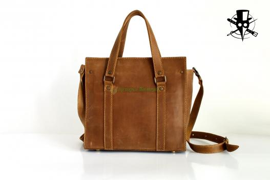 <div style=margin-left:10px><h1>Женская кожаная сумка</h1><p><a href="/catalog/ukrasheniya/">Прикраси</a> » <a href="/catalog/ukrasheniya/aksessuary/">Аксесуари</a></p><i class="fa fa-map-marker"></i> Харьковская область, Харьков<br /><br /><script src="//yastatic.net/es5-shims/0.0.2/es5-shims.min.js"></script>
                                            <script src="//yastatic.net/share2/share.js"></script>
                                            <div class="ya-share2" data-services="facebook,gplus,twitter,lj,viber,whatsapp,skype" data-counter=""></div><br /><div class="socdata"></div></div>