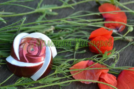 <div style=margin-left:10px><h1>Аромакамень "Роза bordo"</h1><p><a href="/catalog/dekor/">Декор</a> » <a href="/catalog/dekor/drugoe/">Iнше</a></p><i class="fa fa-map-marker"></i> Киевская область, Киев<br /><br /><div class="socdata"><script src="//yastatic.net/es5-shims/0.0.2/es5-shims.min.js"></script>
                                            <script src="//yastatic.net/share2/share.js"></script>
                                            <div class="ya-share2" data-services="facebook,gplus,twitter,lj,viber,whatsapp,skype" data-counter=""></div></div>