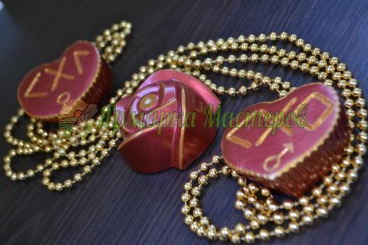 <div style=margin-left:10px><h1>Набор рунических аромакамней «Огненные Сердца»</h1><p><a href="/catalog/ezoterika/">Езотерика</a> » <a href="/catalog/ezoterika/raznoe/">Рiзне</a></p><i class="fa fa-map-marker"></i> Киевская область, Киев<br /><br /><div class="socdata"><script src="//yastatic.net/es5-shims/0.0.2/es5-shims.min.js"></script>
                                            <script src="//yastatic.net/share2/share.js"></script>
                                            <div class="ya-share2" data-services="facebook,gplus,twitter,lj,viber,whatsapp,skype" data-counter=""></div></div>