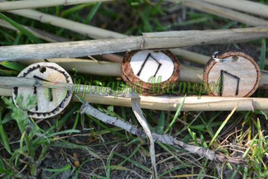 <div style=margin-left:10px><h1>Руна Урус Uruz ручной работы подвески, брелки, браслеты</h1><p><a href="/catalog/ezoterika/">Езотерика</a> » <a href="/catalog/ezoterika/raznoe/">Рiзне</a></p><i class="fa fa-map-marker"></i> Киевская область, Киев<br /><br /><div class="socdata"><script src="//yastatic.net/es5-shims/0.0.2/es5-shims.min.js"></script>
                                            <script src="//yastatic.net/share2/share.js"></script>
                                            <div class="ya-share2" data-services="facebook,gplus,twitter,lj,viber,whatsapp,skype" data-counter=""></div></div>