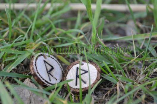 <div style=margin-left:10px><h1>Руна Райдо Raidho ручной работы подвески, брелки, браслеты</h1><p><a href="/catalog/ezoterika/">Езотерика</a> » <a href="/catalog/ezoterika/raznoe/">Рiзне</a></p><i class="fa fa-map-marker"></i> Киевская область, Киев<br /><br /><div class="socdata"><script src="//yastatic.net/es5-shims/0.0.2/es5-shims.min.js"></script>
                                            <script src="//yastatic.net/share2/share.js"></script>
                                            <div class="ya-share2" data-services="facebook,gplus,twitter,lj,viber,whatsapp,skype" data-counter=""></div></div>