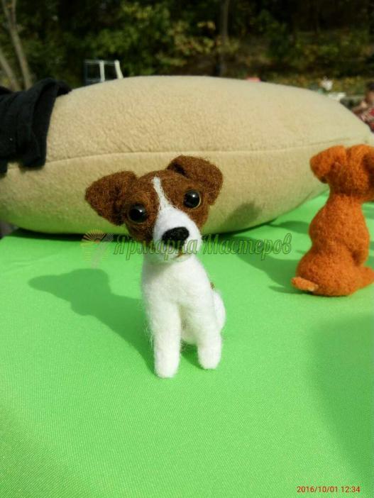 <div style=margin-left:10px><h1>игрушки из шерсти</h1><p><a href="/catalog/ukrasheniya/">Прикраси</a> » <a href="/catalog/ukrasheniya/igrushki/">Iграшки</a></p><i class="fa fa-map-marker"></i> Киевская область, Киев<br /><br /><div class="socdata"><script src="//yastatic.net/es5-shims/0.0.2/es5-shims.min.js"></script>
                                            <script src="//yastatic.net/share2/share.js"></script>
                                            <div class="ya-share2" data-services="facebook,gplus,twitter,lj,viber,whatsapp,skype" data-counter=""></div></div>