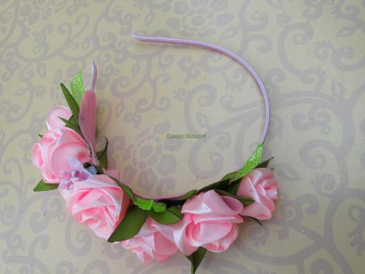 <div style=margin-left:10px><h1>Обруч "Розы"</h1><p><a href="/catalog/aksessuary/">Аксесуари</a> » <a href="/catalog/aksessuary/zakolki--zajimy/">Шпильки, затискачі</a></p><i class="fa fa-map-marker"></i> Днепропетровская область, <br /><br /><div class="socdata"><script src="//yastatic.net/es5-shims/0.0.2/es5-shims.min.js"></script>
                                            <script src="//yastatic.net/share2/share.js"></script>
                                            <div class="ya-share2" data-services="facebook,gplus,twitter,lj,viber,whatsapp,skype" data-counter=""></div></div>