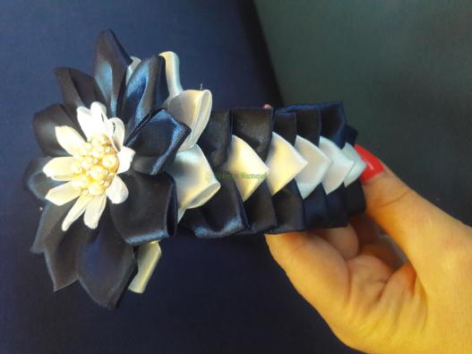 <div style=margin-left:10px><h1>Обруч школьный (синий)</h1><p><a href="/catalog/aksessuary/">Аксесуари</a> » <a href="/catalog/aksessuary/obruchi/">Обручі</a></p><i class="fa fa-map-marker"></i> Днепропетровская область, Днепропетровск<br /><br /><div class="socdata"><script src="//yastatic.net/es5-shims/0.0.2/es5-shims.min.js"></script>
                                            <script src="//yastatic.net/share2/share.js"></script>
                                            <div class="ya-share2" data-services="facebook,gplus,twitter,lj,viber,whatsapp,skype" data-counter=""></div></div>