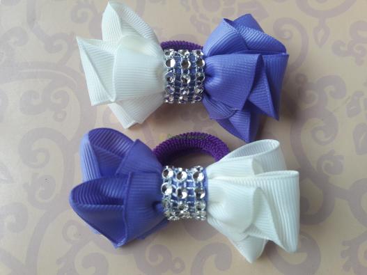 <div style=margin-left:10px><h1>Бантики на резиночке</h1><p><a href="/catalog/aksessuary/">Аксесуари</a> » <a href="/catalog/aksessuary/banty/">Банти</a></p><i class="fa fa-map-marker"></i> Днепропетровская область, Днепропетровск<br /><br /><div class="socdata"><script src="//yastatic.net/es5-shims/0.0.2/es5-shims.min.js"></script>
                                            <script src="//yastatic.net/share2/share.js"></script>
                                            <div class="ya-share2" data-services="facebook,gplus,twitter,lj,viber,whatsapp,skype" data-counter=""></div></div>