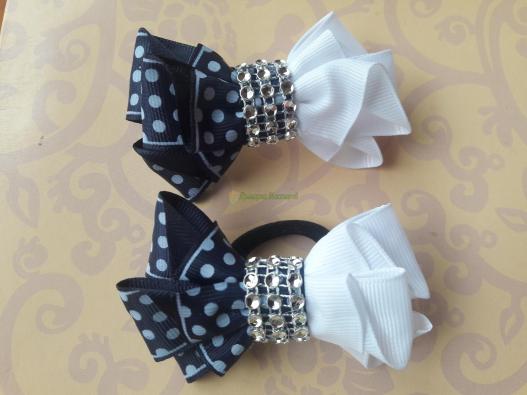 <div style=margin-left:10px><h1>Бантики на резиночке</h1><p><a href="/catalog/aksessuary/">Аксесуари</a> » <a href="/catalog/aksessuary/banty/">Банти</a></p><i class="fa fa-map-marker"></i> Днепропетровская область, Днепропетровск<br /><br /><div class="socdata"><script src="//yastatic.net/es5-shims/0.0.2/es5-shims.min.js"></script>
                                            <script src="//yastatic.net/share2/share.js"></script>
                                            <div class="ya-share2" data-services="facebook,gplus,twitter,lj,viber,whatsapp,skype" data-counter=""></div></div>