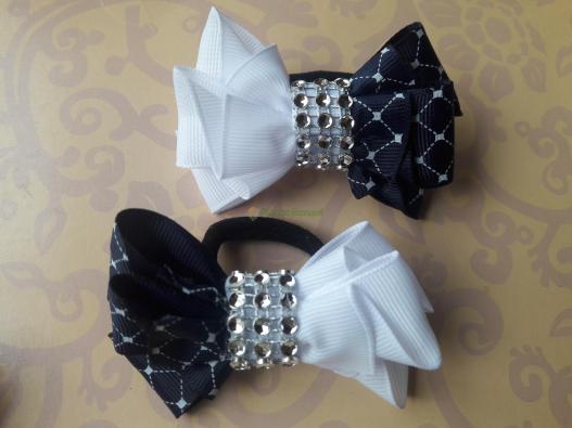 <div style=margin-left:10px><h1>Бантики на резиночке</h1><p><a href="/catalog/aksessuary/">Аксесуари</a> » <a href="/catalog/aksessuary/banty/">Банти</a></p><i class="fa fa-map-marker"></i> Днепропетровская область, Днепропетровск<br /><br /><div class="socdata"><script src="//yastatic.net/es5-shims/0.0.2/es5-shims.min.js"></script>
                                            <script src="//yastatic.net/share2/share.js"></script>
                                            <div class="ya-share2" data-services="facebook,gplus,twitter,lj,viber,whatsapp,skype" data-counter=""></div></div>