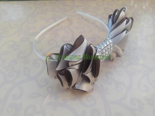 <div style=margin-left:10px><h1>Обруч "Элегантность"</h1><p><a href="/catalog/aksessuary/">Аксесуари</a> » <a href="/catalog/aksessuary/obruchi/">Обручі</a></p><i class="fa fa-map-marker"></i> Днепропетровская область, Днепропетровск<br /><br /><div class="socdata"><script src="//yastatic.net/es5-shims/0.0.2/es5-shims.min.js"></script>
                                            <script src="//yastatic.net/share2/share.js"></script>
                                            <div class="ya-share2" data-services="facebook,gplus,twitter,lj,viber,whatsapp,skype" data-counter=""></div></div>